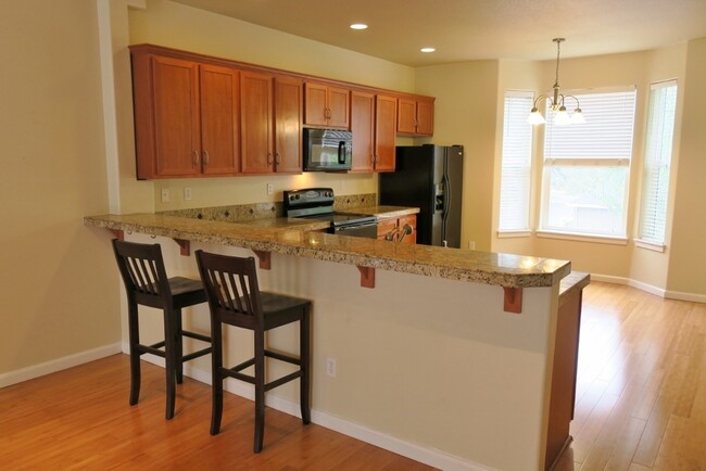 Building Photo - Bright & Spacious 3-Bedroom Townhome with ...