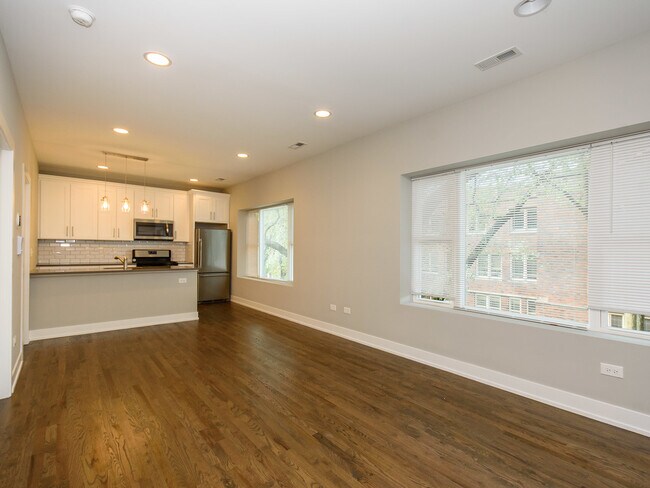 Building Photo - 4751 N Leavitt St