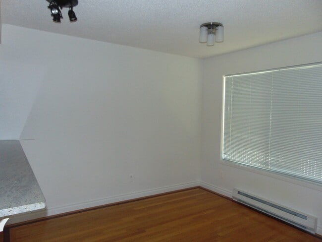 Building Photo - Immaculate 2BR/1BA Condo, Great Location!