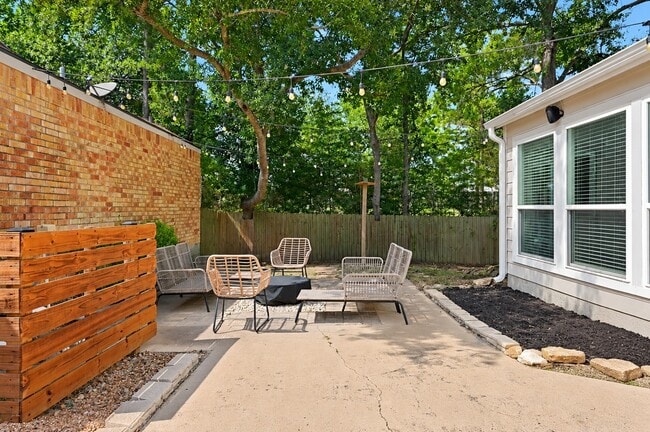 Building Photo - 69 Wind Whisper Ct