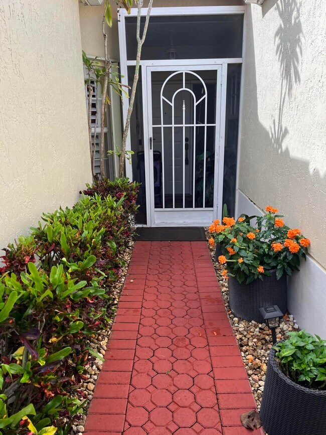 Foto del edificio - 6108 Petunia Rd