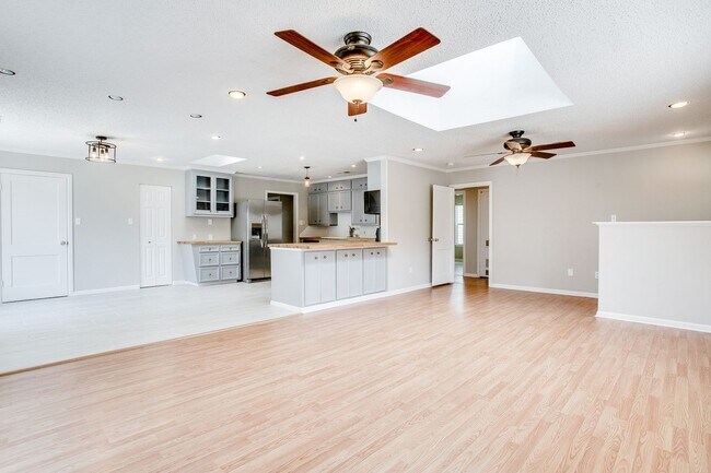 Building Photo - Pre-leasing for July!