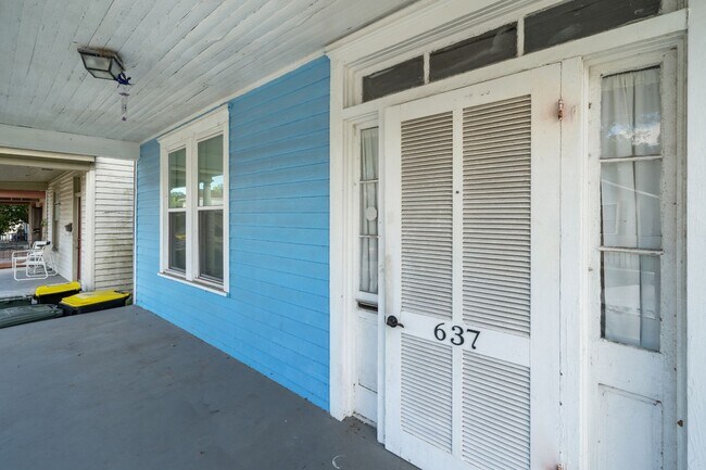 Building Photo - 637 E 39th St
