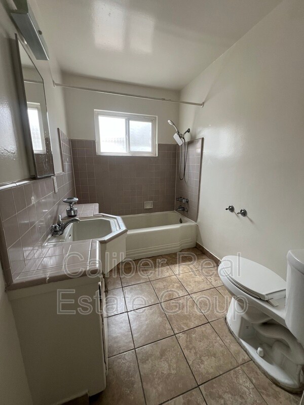 Primary Photo - 6445 Templeton St