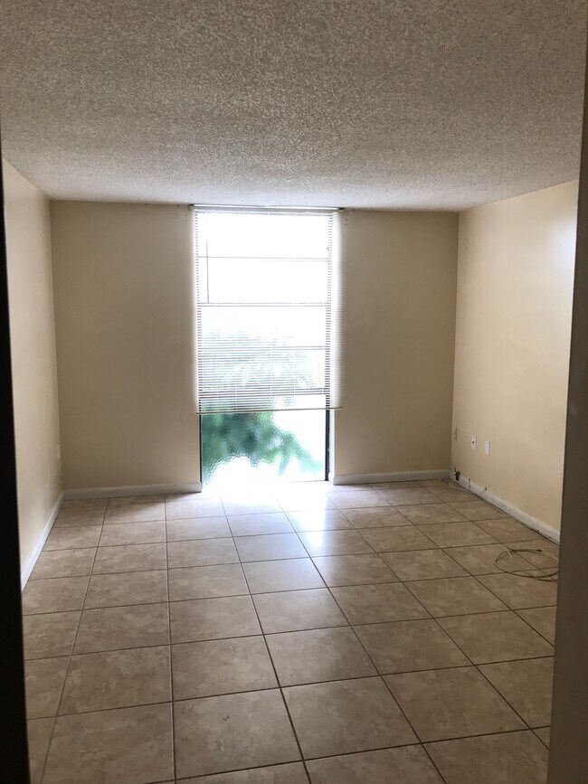 Foto del edificio - 16851 NE 23rd Ave