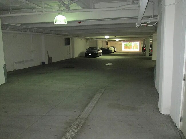 Foto del edificio - 450 W Princess Anne Rd