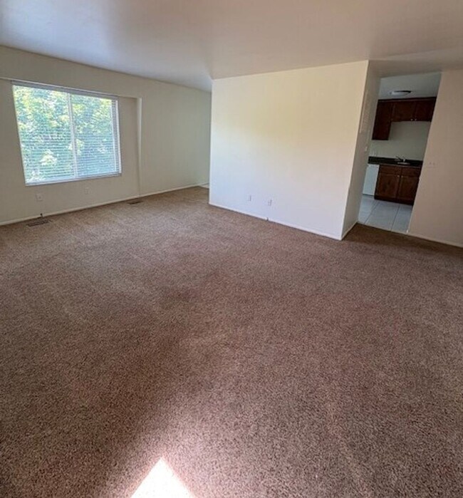 Foto del edificio - 2 Bedroom Apartment in Holladay!
