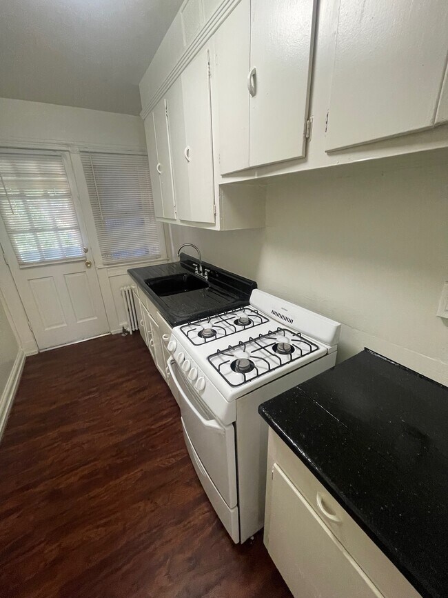 KITCHEN - 805 Juniper St