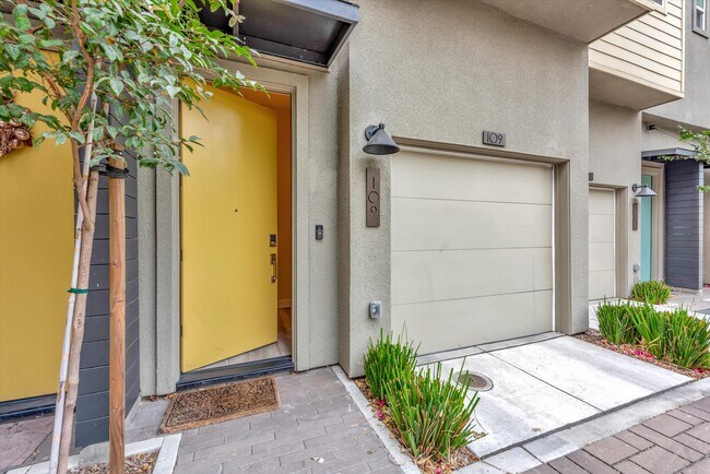 Building Photo - 109 Uptown Cir