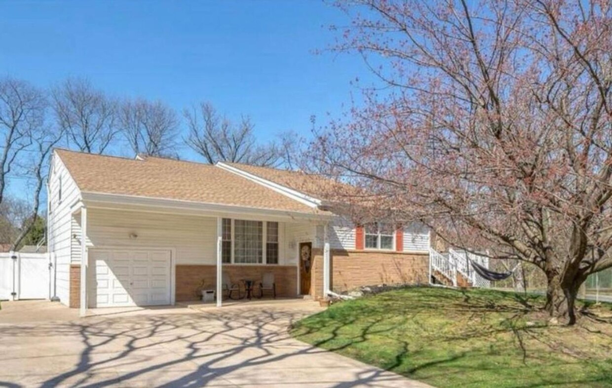 Primary Photo - Large House in Cherry Hill East