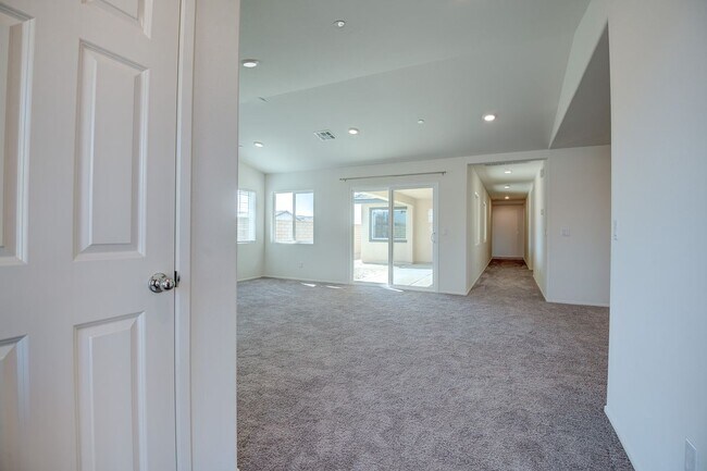 Building Photo - 67459 Rio Madre Dr