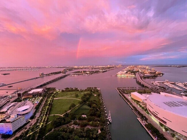 Foto del edificio - 900 Biscayne Blvd