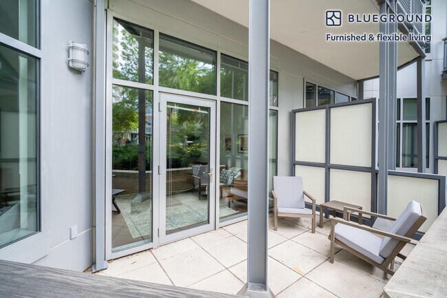 Foto del edificio - 8210 Crestwood Heights Dr