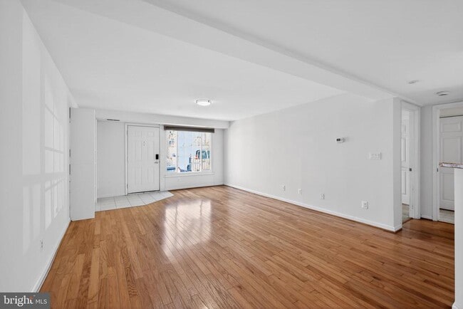 Foto del edificio - 1585 N Van Dorn St