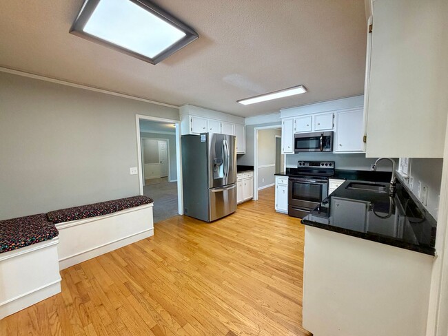 Building Photo - 2303 Gingko Dr