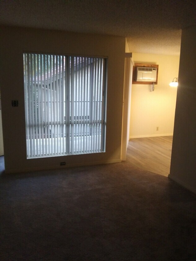Primary Photo - 724 W Newmark Ave