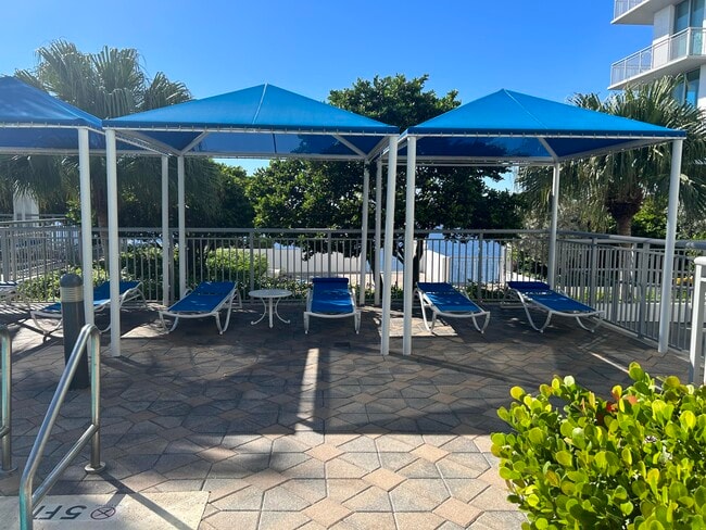 Building Photo - 300 S Australian Ave