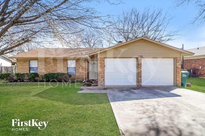 Primary Photo - 1708 White Oak Ct