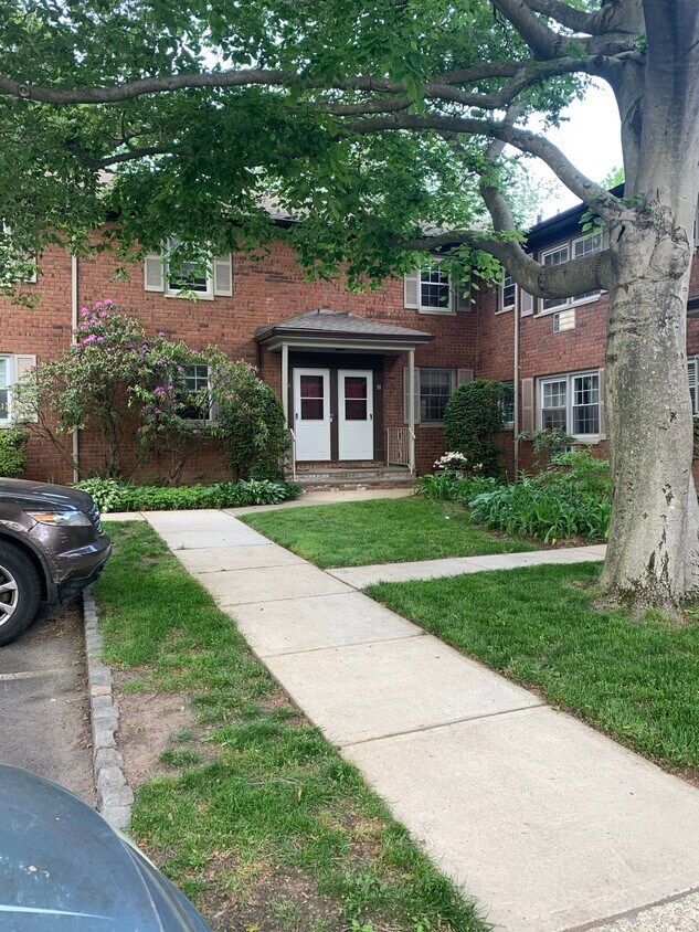 38 Lakeside Dr Unit 38A, Millburn, NJ 07041 Condo for Rent in
