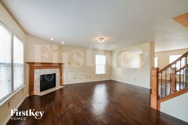 Building Photo - 10372 Waveland Cir