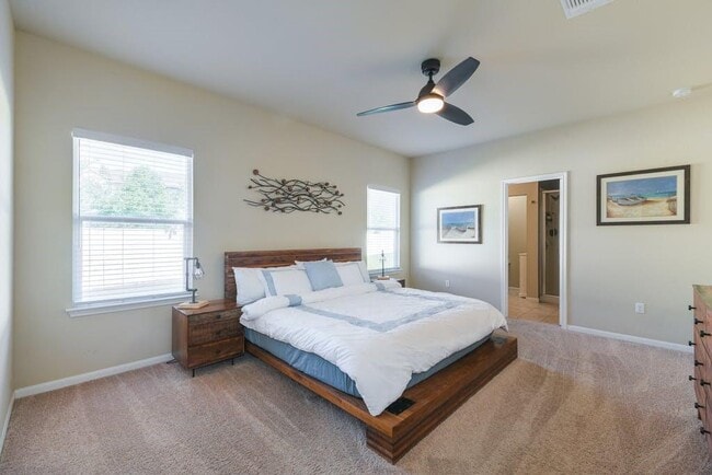 Foto del edificio - 1511 Cedrus Rd