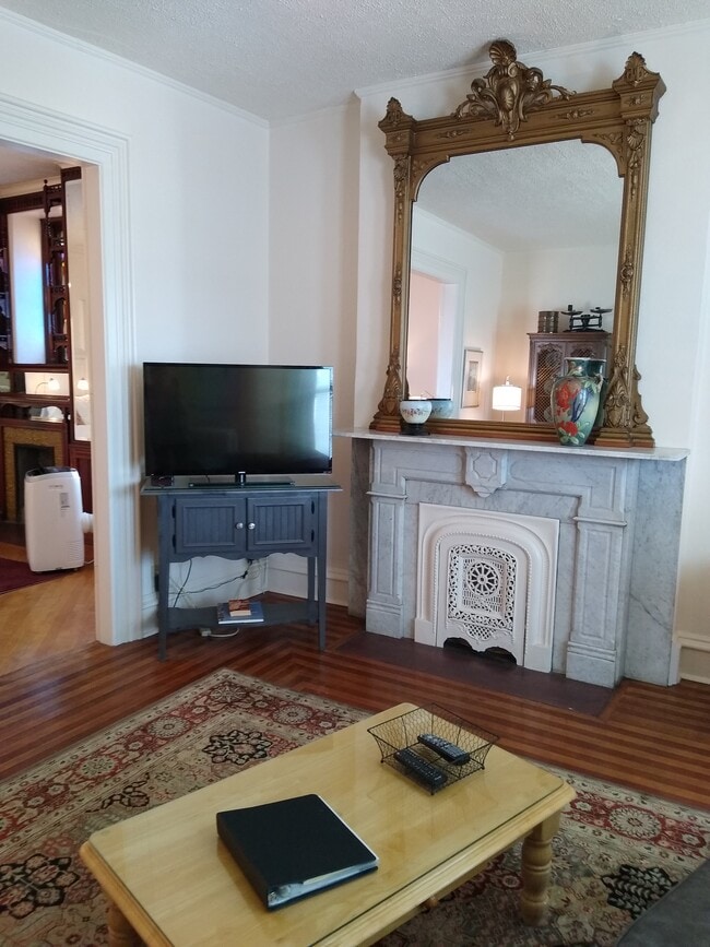 LR - 501 E Mississippi Dr