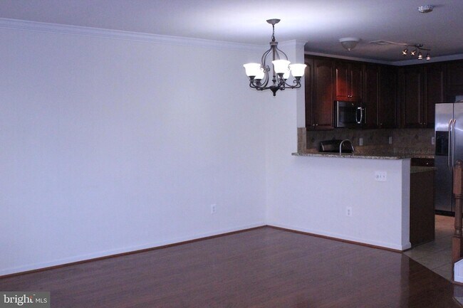 Foto del edificio - 42525 Highgate Terrace