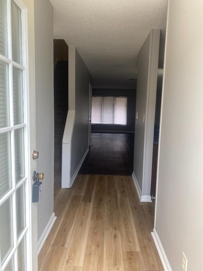 Foto del edificio - 409 Garden Dr