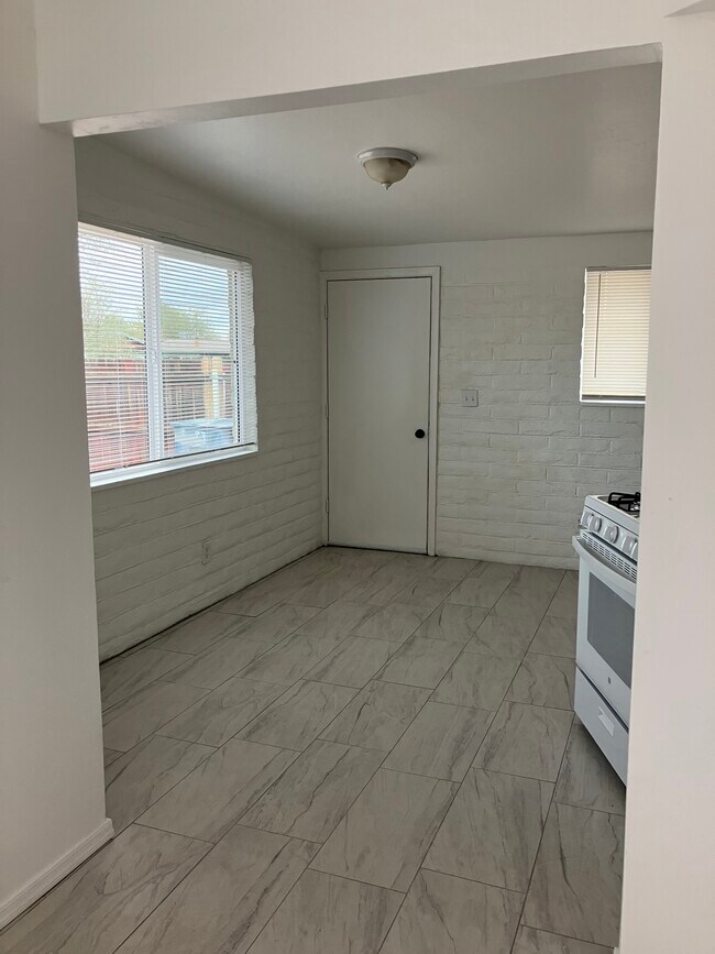 Foto del edificio - 2832 N Sparkman Blvd