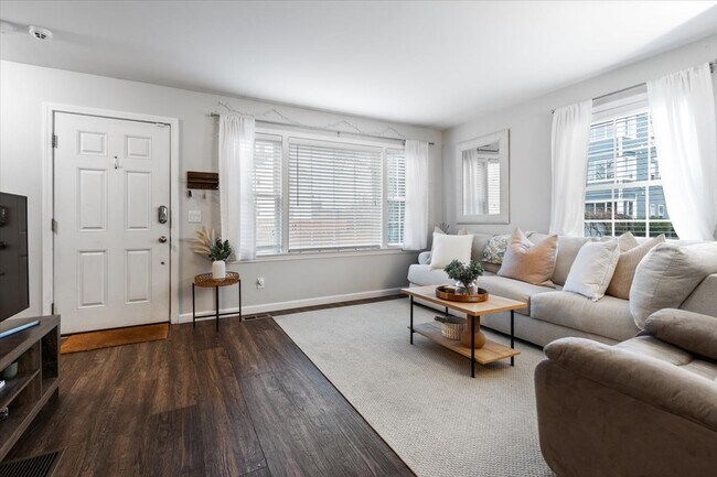 Building Photo - 16 Weld Ave