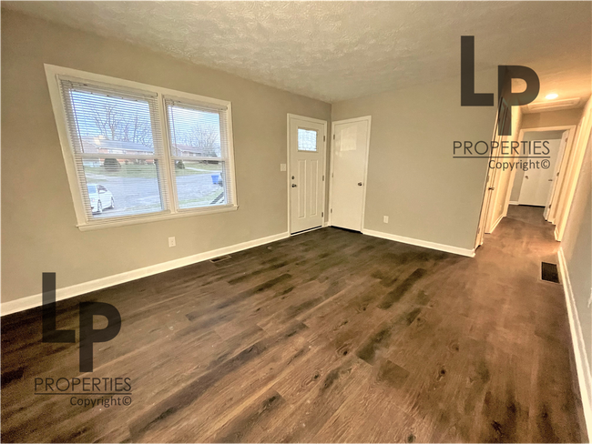 Building Photo - 3681 Claredon Dr