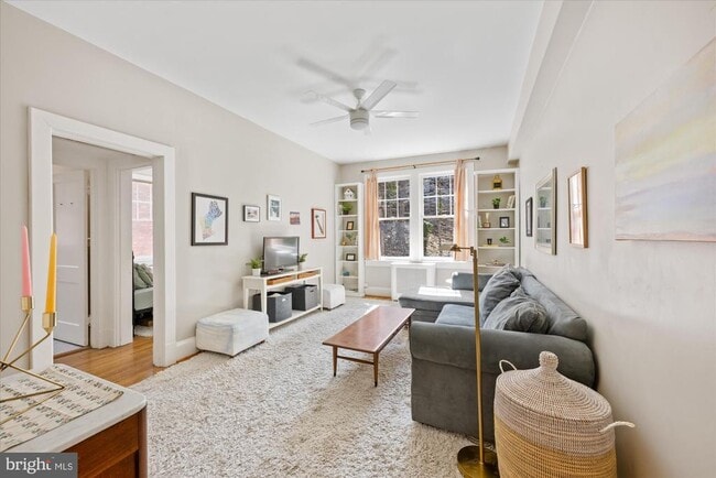 Foto del edificio - 3028 Porter St NW