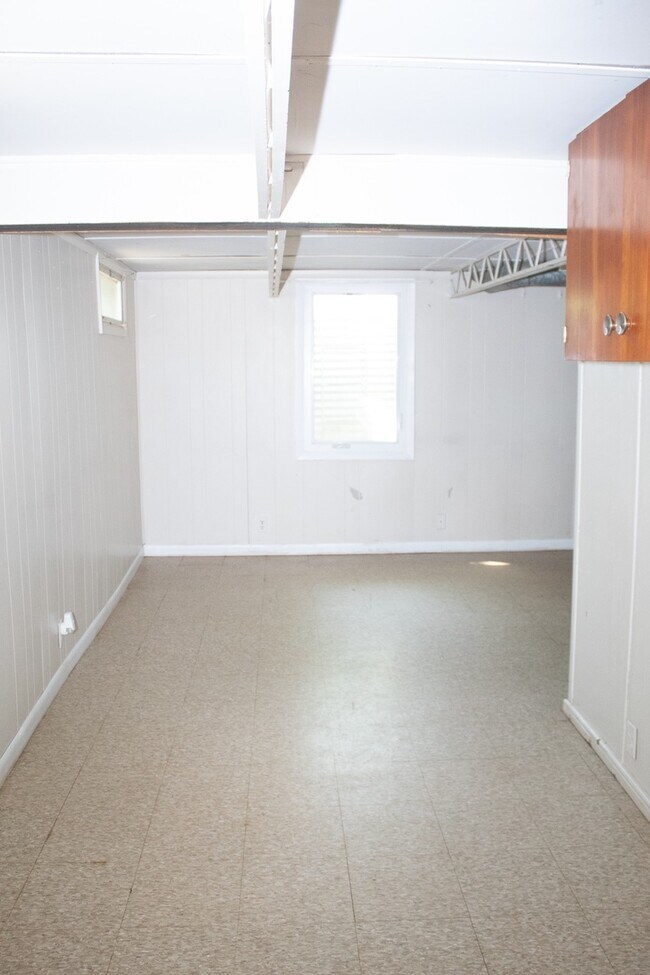 Foto del edificio - 3 Bedroom 1 Bath Near Campus