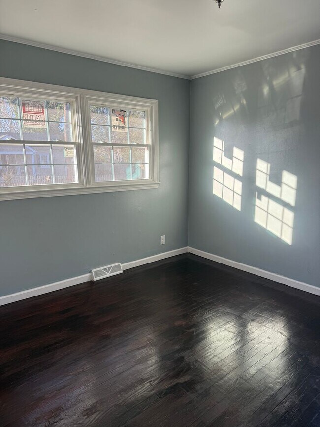 Foto del edificio - Updated 3 Bedroom 2 Bathroom Home