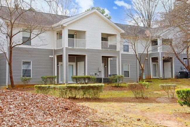 Building Photo - Two Bedroom Apartment