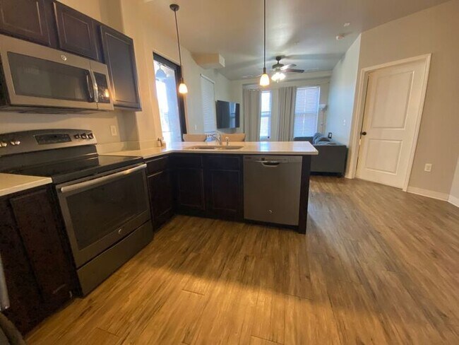 Foto del edificio - $1,600 | 1 Bedroom, 1 Bathroom Condo | No ...