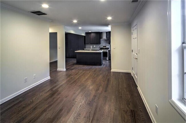 Foto del edificio - 787 Berkeley Ave NW