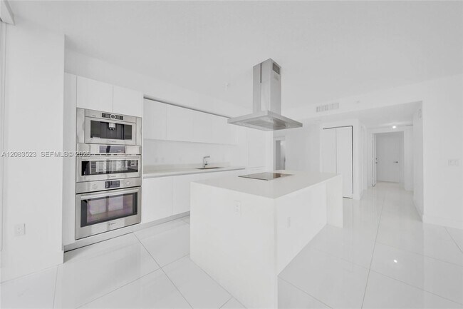 Foto del edificio - 300 Sunny Isles Blvd