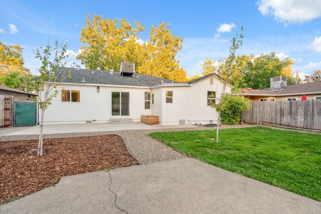 Building Photo - Classicly Charming Remodeled Garden Tract ...