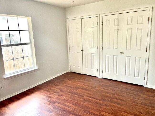 Dormitorio principal - 1310 Sutton Dr