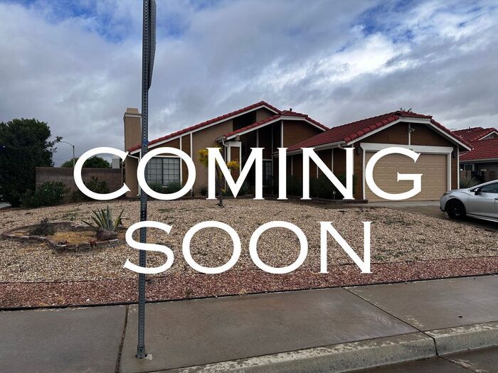 Foto principal - Situated on A Corner Lot in the Cozy Commu...