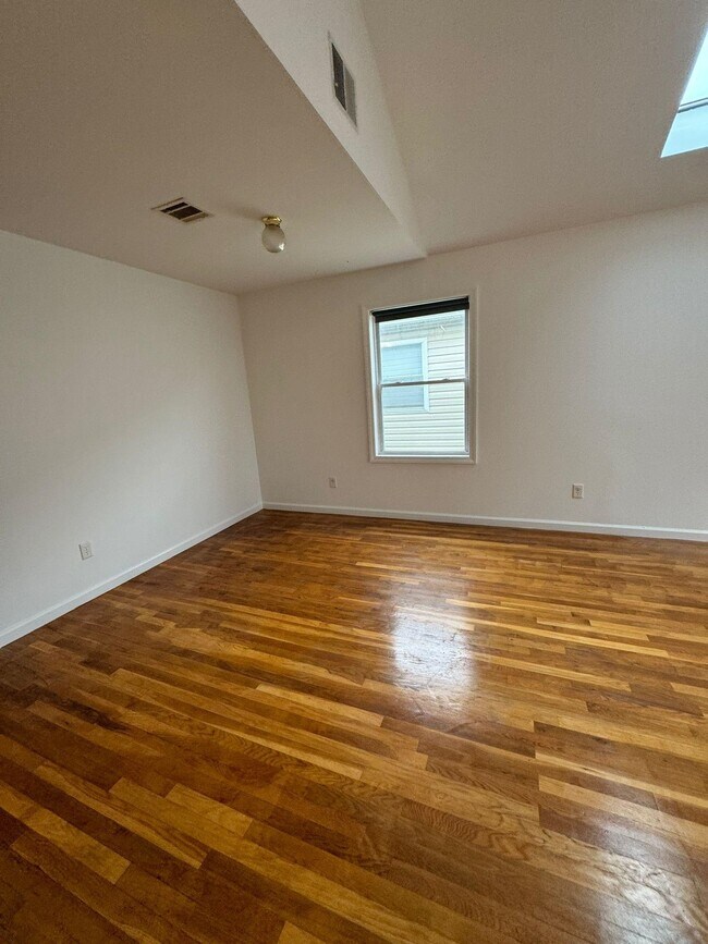 Foto del edificio - 29 Bostwick Ave