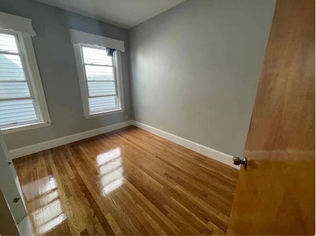 Building Photo - Gorgeous 4 Bed 2 Full bath in the HEART of Brighton Center with parking included