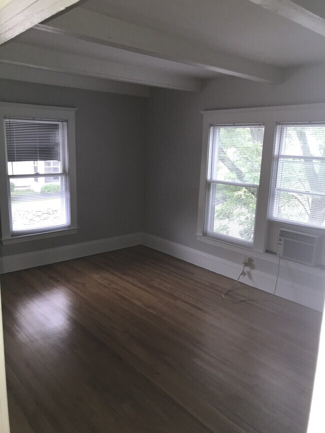 Building Photo - 3253 Bryant Ave S