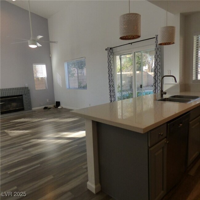 Building Photo - 31 Fantasia Ln
