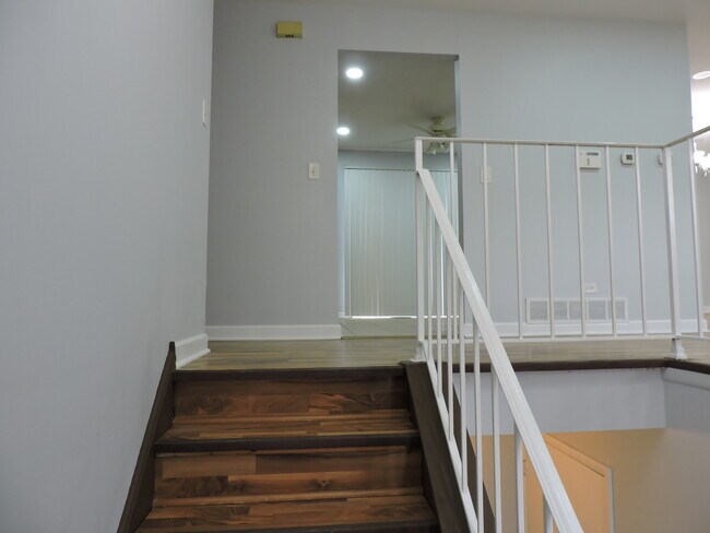 Building Photo - 405 Fernwood Dr