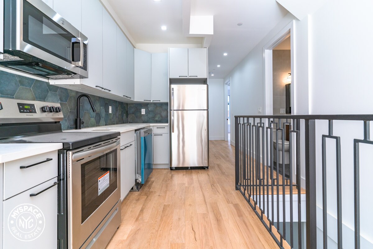 Foto principal - 735 Fenimore St