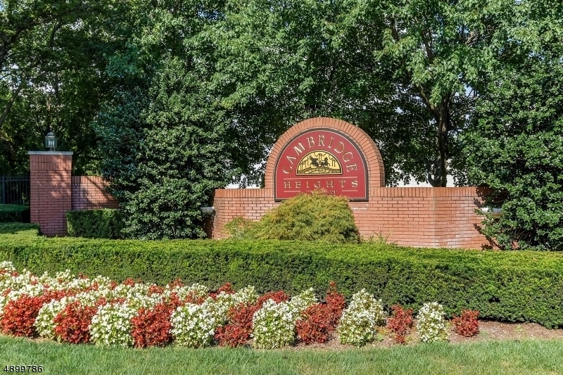 Primary Photo - 320 Wilshire Dr