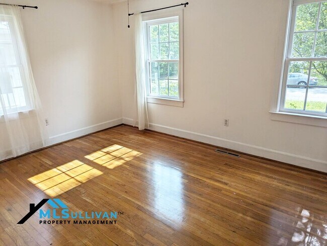 Building Photo - 2406 Farthing St