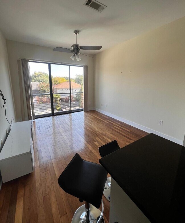 Foto del edificio - 4414 Cedar Springs Rd